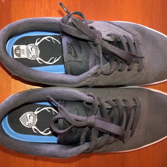 Nike - Picture 2 of 2